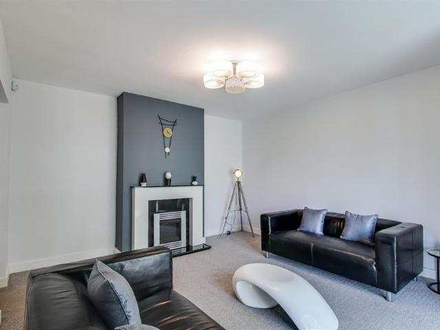 House for rent in Newmillerdam, Wakefield