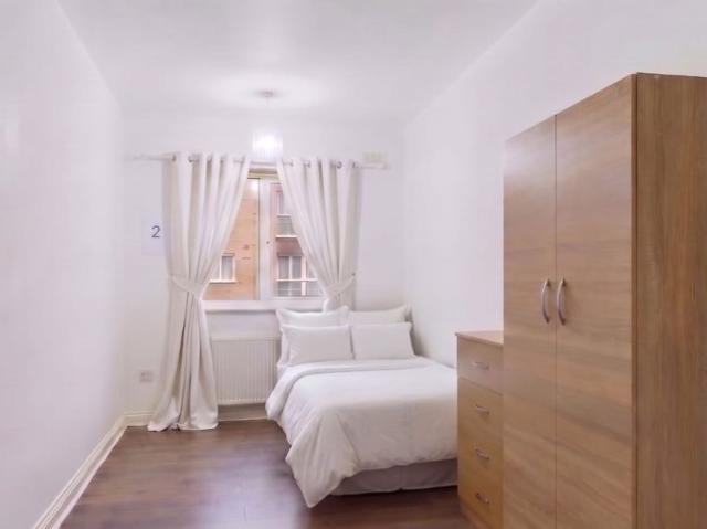 Room for rent in Horn Park, Greater London