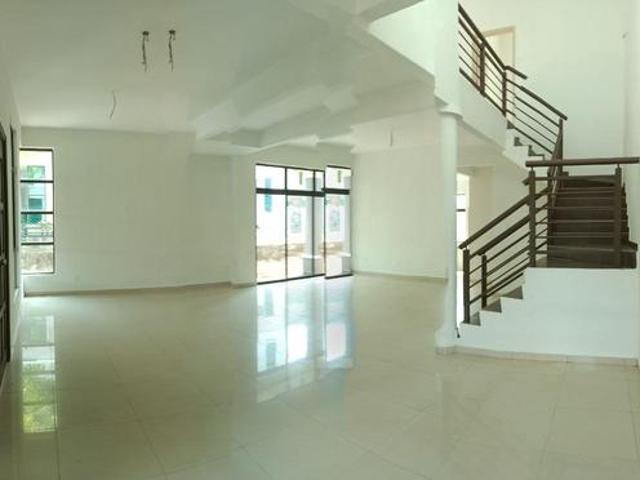 Terraced House for sale in Malaka