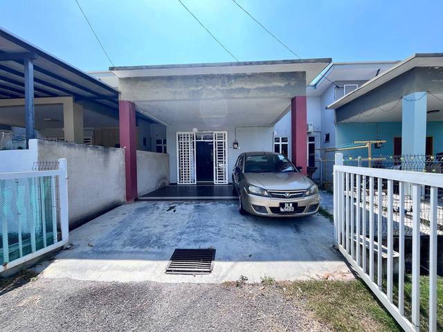 Terraced House for sale in Malaka
