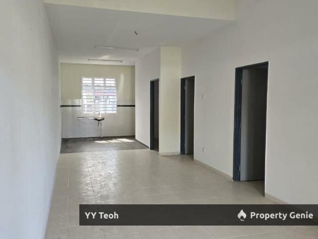 Terraced House for sale in Malaka