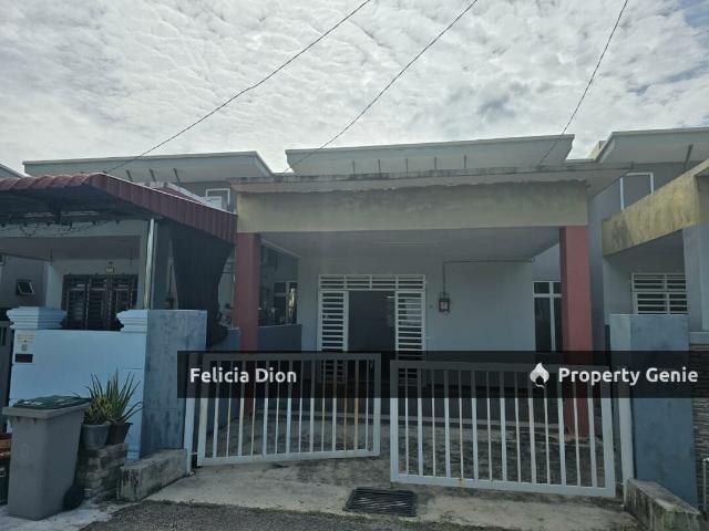 Terraced House for sale in Malaka