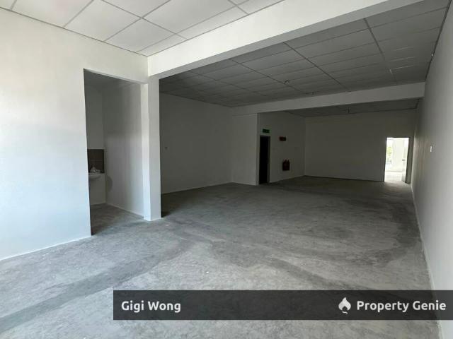 Shop for rent in Malaka