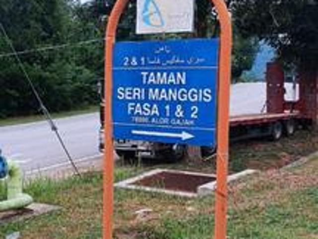 Terraced House for sale in Malaka