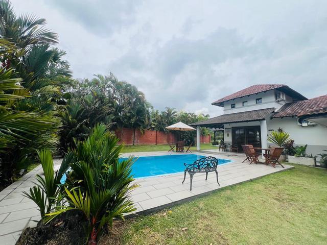 Bungalow for sale in Malaka