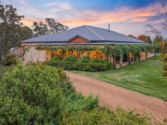 House for sale in Victoria