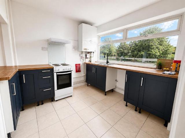 Apartment for rent in Highams Park, Greater London