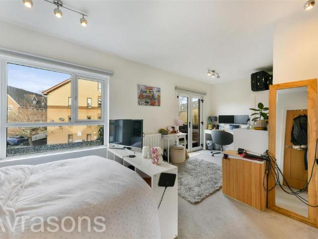 Apartment for rent in Stockwell, Greater London