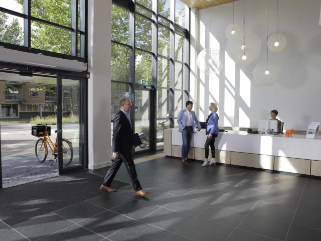 Bedrijfspand te huur in Alphen Aan Den Rijn, Zuid Holland