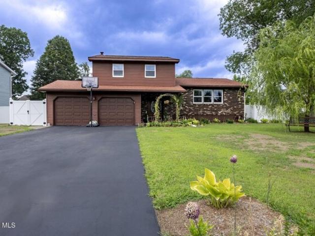 House for sale in Latham