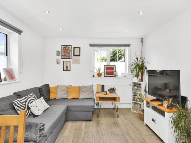 Apartment for rent in Victoria Park Village, Greater London