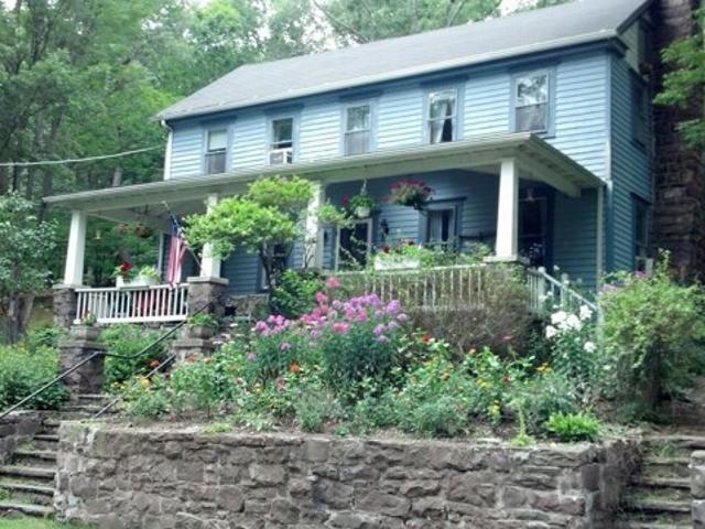 House for sale in Henryville