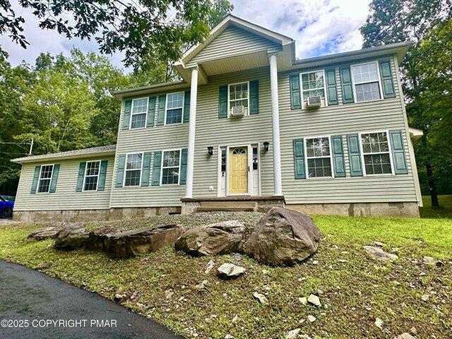 House for sale in Henryville