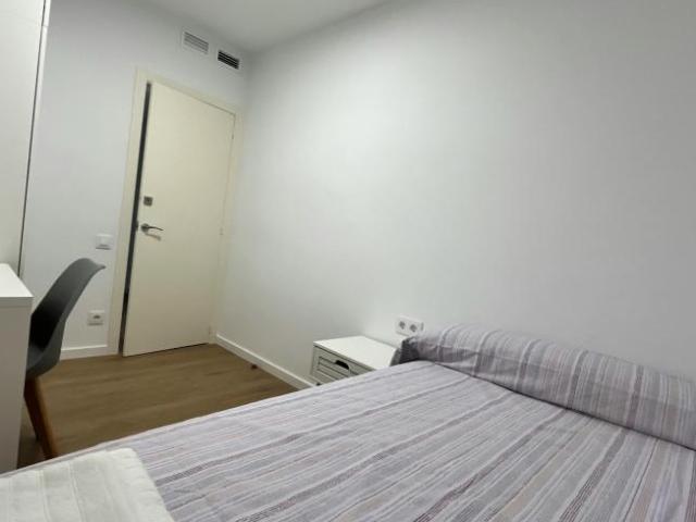 Habitación en alquiler en Cornellà De Llobregat, Barcelona