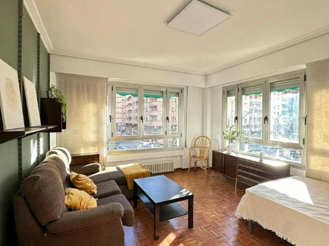 Habitación en alquiler en Las Gaunas, Logroño