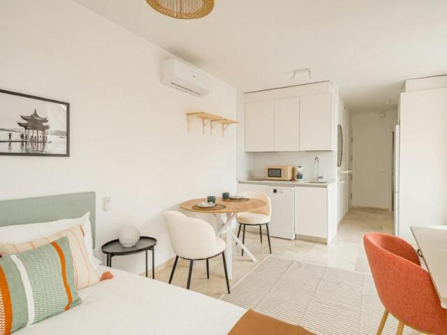 Habitación en alquiler en Valdeacederas, Madrid