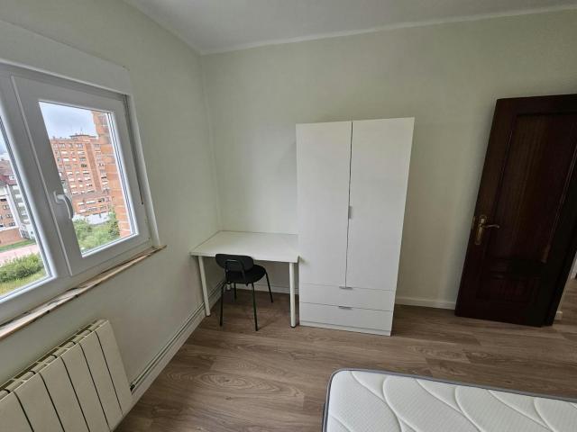 Habitación en alquiler en Oviedo, Montenuño
