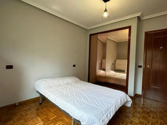 Habitación en alquiler en Fozaneldi, Oviedo