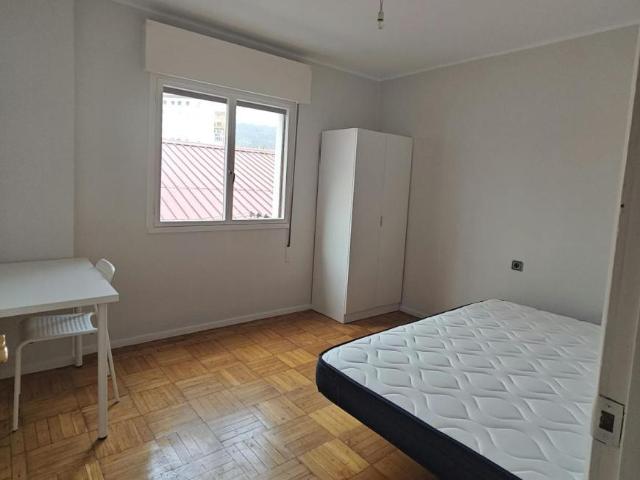 Habitación en alquiler en Fozaneldi, Oviedo