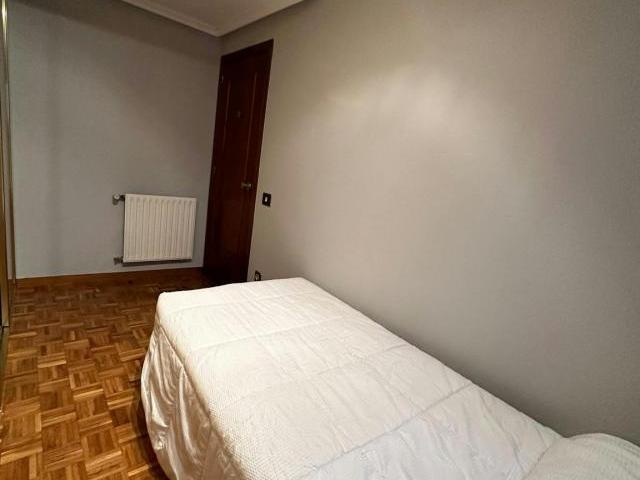 Habitación en alquiler en Fozaneldi, Oviedo