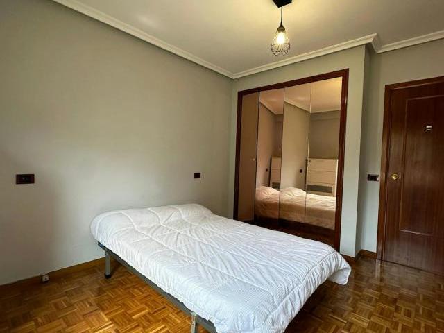 Habitación en alquiler en Oviedo, Fozaneldi
