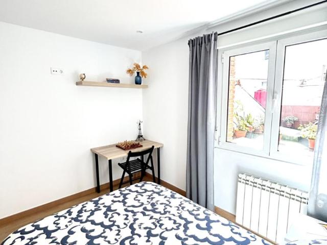 Habitación en alquiler en Oviedo, La Tenderina