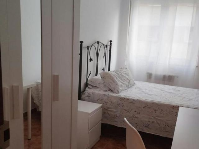 Habitación en alquiler en Oviedo, Pumarín