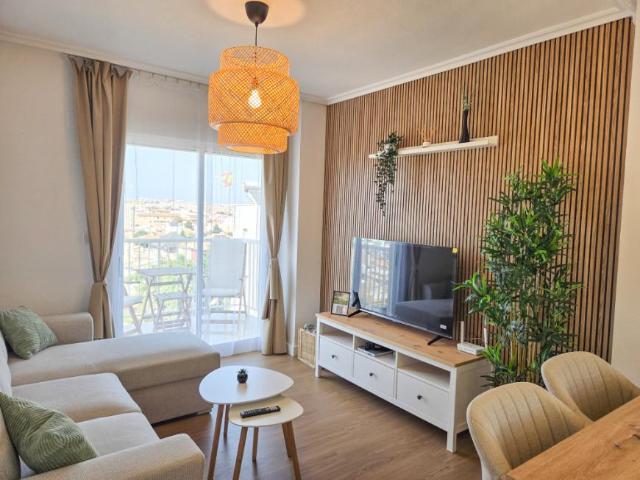 Apartamento en alquiler en Urbanización Calas Blancas, Torrevieja