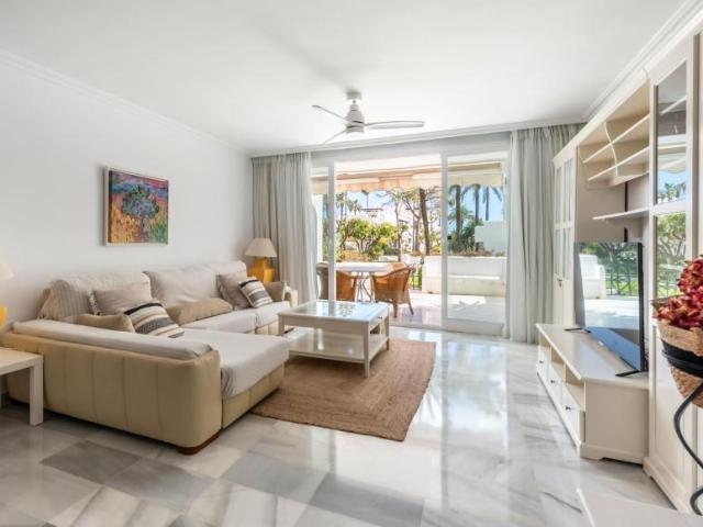 Apartamento en alquiler en Alcazaba Beach, Costa del Sol Occidental