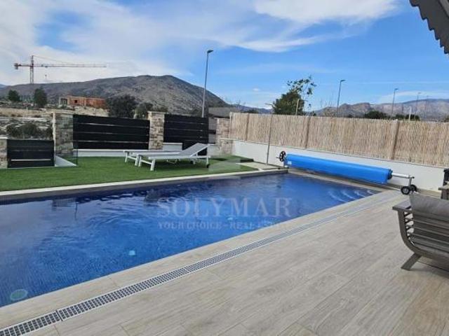 Villa en alquiler en Alicante