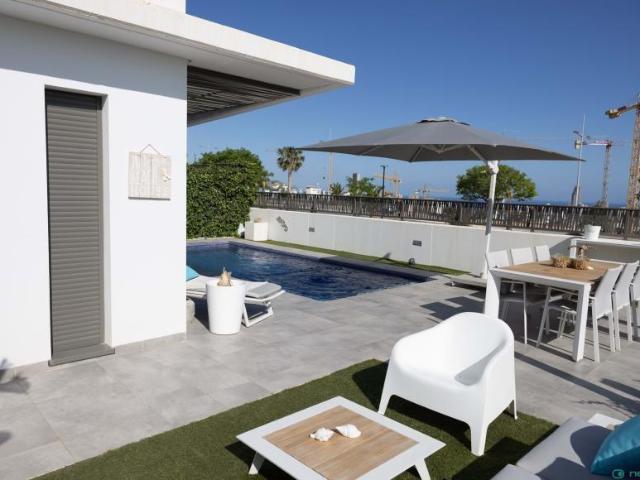 Villa en alquiler en Alicante