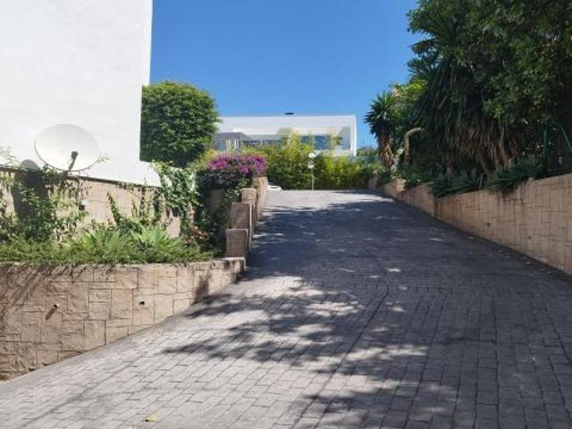 Local Comercial en alquiler en Reserva de Valdeolletas, Marbella