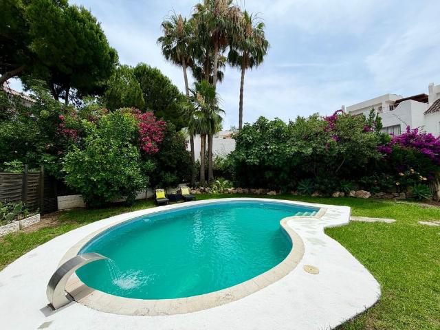 Casa en alquiler en Barriada Islas Canarias, Costa del Sol Occidental