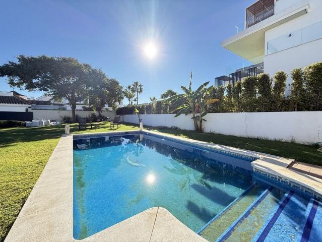 Casa en alquiler en Las Yucas, Costa del Sol Occidental
