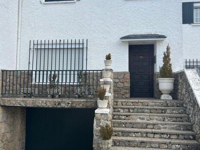 Casa en alquiler en Urbanización Los Corales, Navacerrada