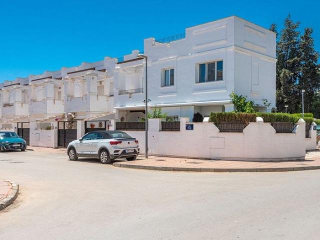 Casa en alquiler en Nueva Andalucía, Costa del Sol Occidental