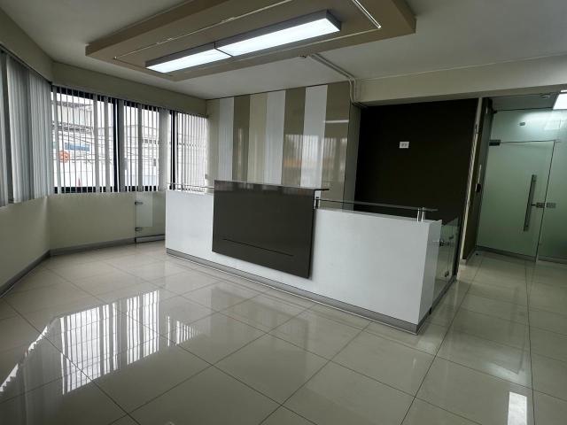 Local Comercial alquiler en Urbanización Vista Hermoza, José Luis Bustamante y Rivero