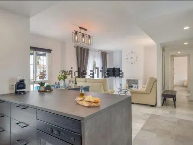 Casa en alquiler en Nueva Andalucía, Costa del Sol Occidental