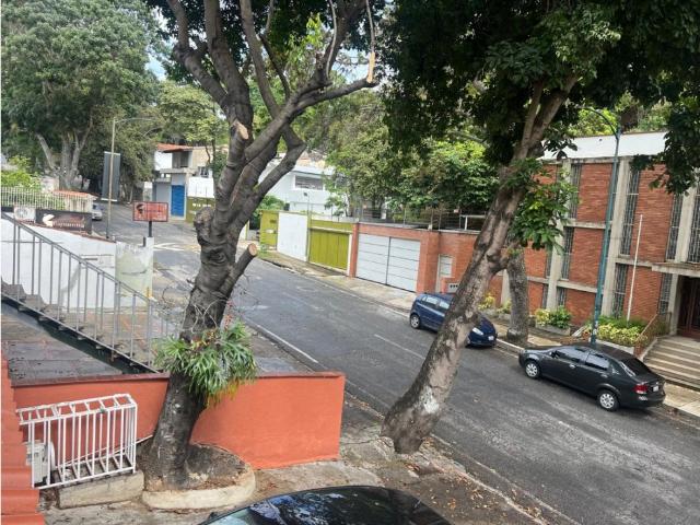 Oficina en alquiler en Lomas de Chuao, Caracas
