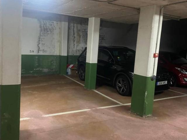 Garaje en alquiler en San Lázaro, Santiago