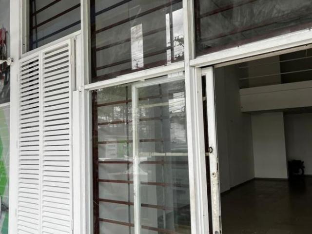 Alquiler de local comercial en plaza mystic hills, el crisol