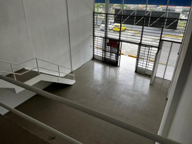 Alquiler de local comercial en plaza mystic hills, el crisol