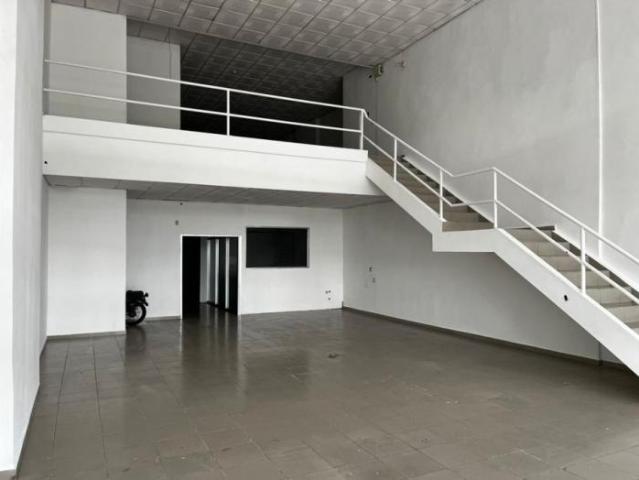 Alquiler de local comercial en plaza mystic hills, el crisol