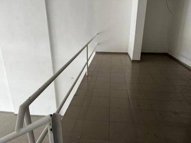 Alquiler de local comercial en plaza mystic hills, el crisol