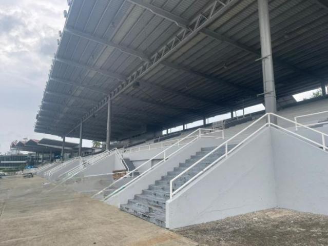 Alquiler de locales comerciales en parking site, ciudad deportiva irving saladino