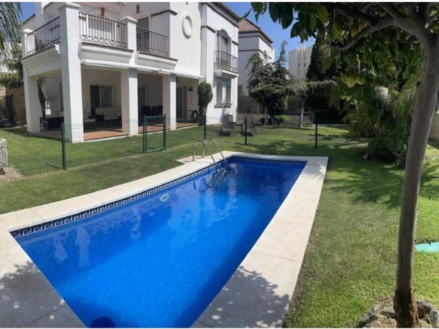 Villa en alquiler en Marbella, Miraflores