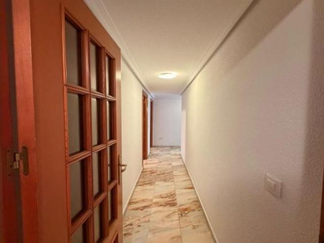 Piso en alquiler en Los Remedios, Sevilla
