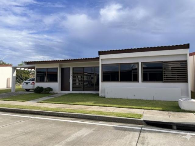 Alquiler en ph senderos de santa mónica, penonomé $650/mes