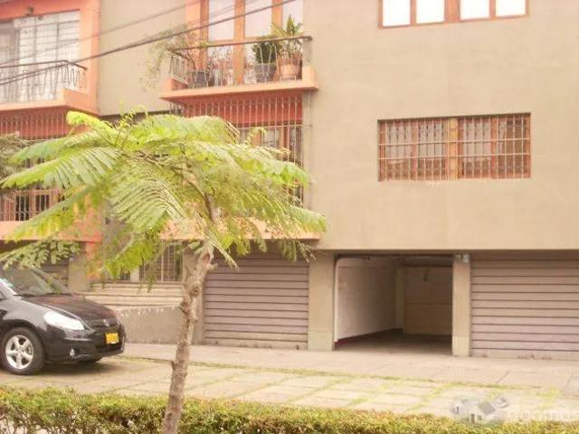 Cochera alquiler en San Isidro