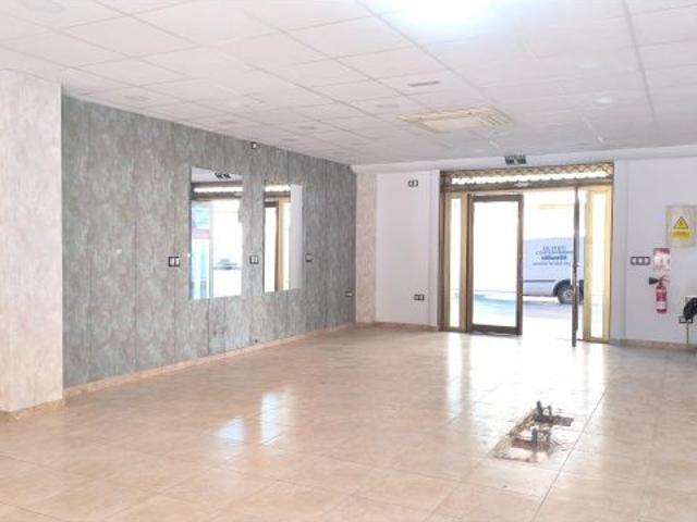 Local Comercial en alquiler en Regiones Devastadas, Almería